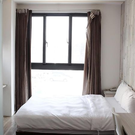 Check Inn Express Taichung Fuxing Hall 2 Buitenkant foto