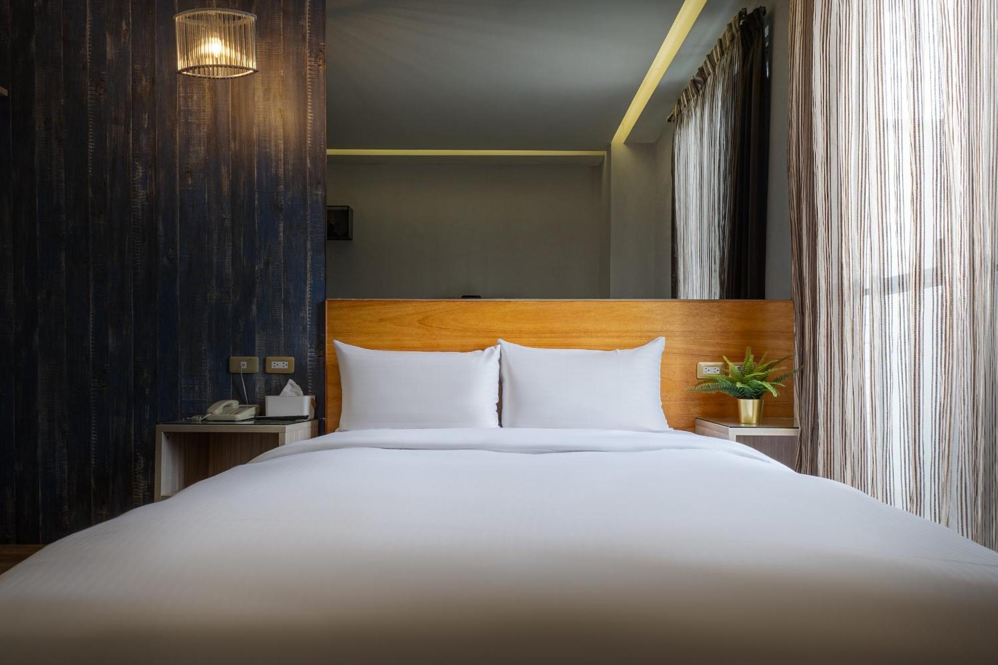 Check Inn Express Taichung Fuxing Hall 2 Buitenkant foto