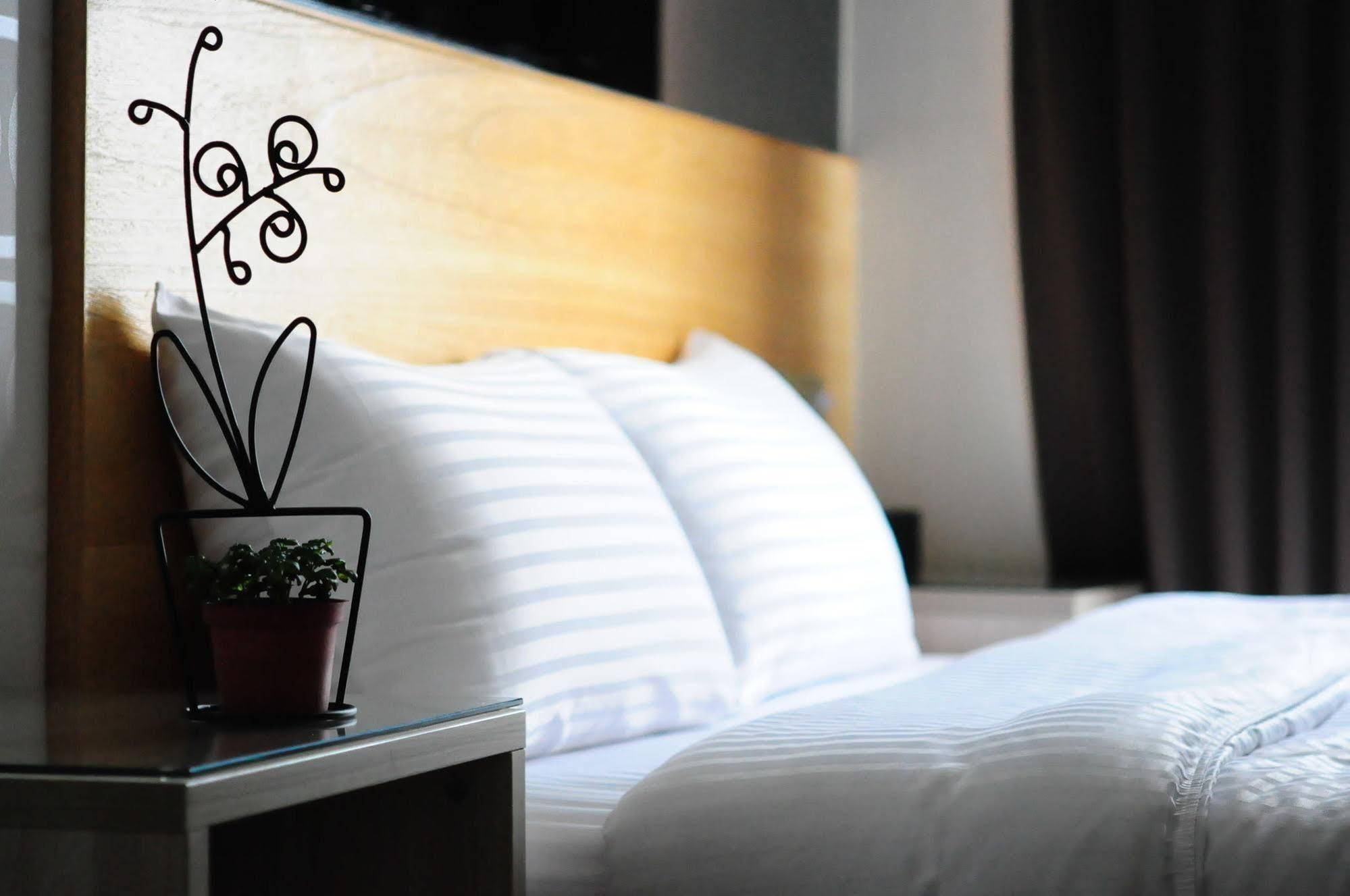 Check Inn Express Taichung Fuxing Hall 2 Buitenkant foto